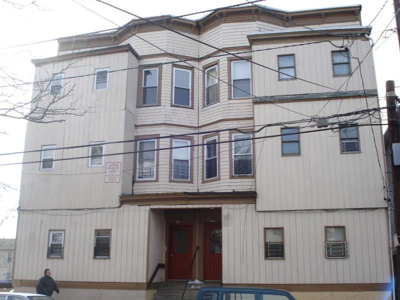 Foto principal - 204 Harrison St