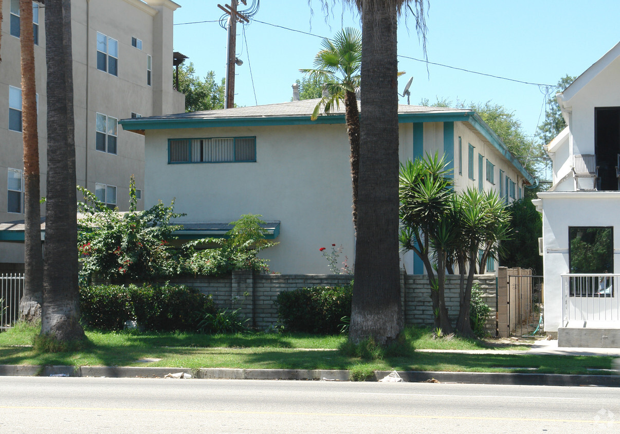 Foto del edificio - 4331 Laurel Canyon Blvd