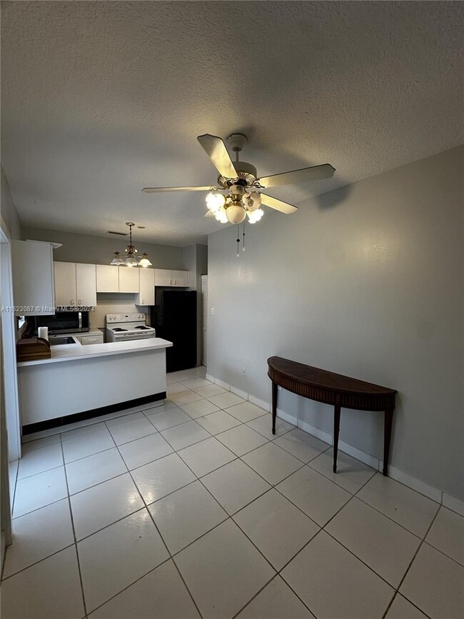 Building Photo - 2810 SW 114th Ave