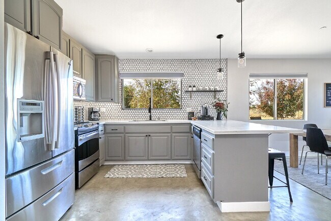 Foto del edificio - Rare Opportunity for Spacious, Modern Sout...