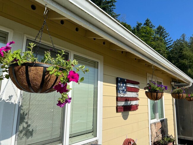 Building Photo - Wilson Duplex