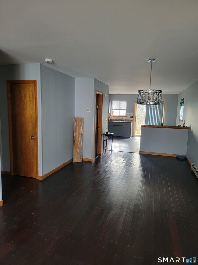 Foto del edificio - 235 High Ridge Dr