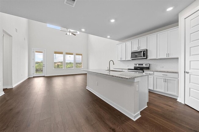 Building Photo - 224 Mystic Cyn Ln