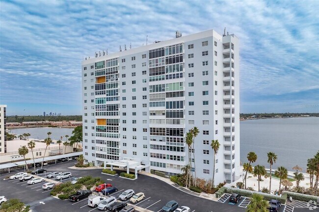 Foto del edificio - 7200 Sunshine Skyway Ln S