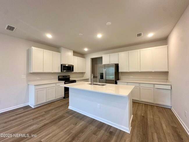 Building Photo - 1375 High Falls Dr