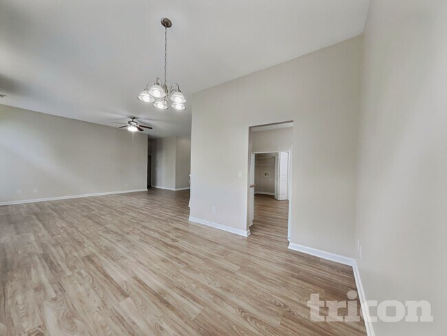 Foto del edificio - 47 McDonald St NW