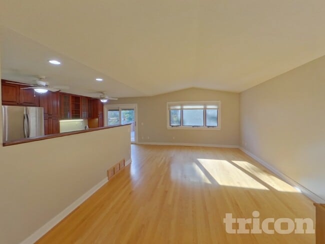 Building Photo - 1701 116th St E