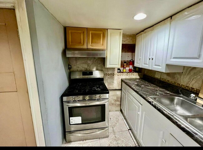 Foto del edificio - 5526 N Sawyer Ave