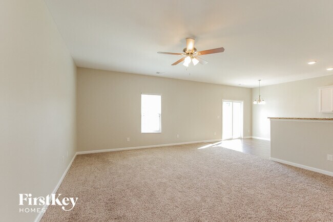 Building Photo - 1356 Waylon Ave