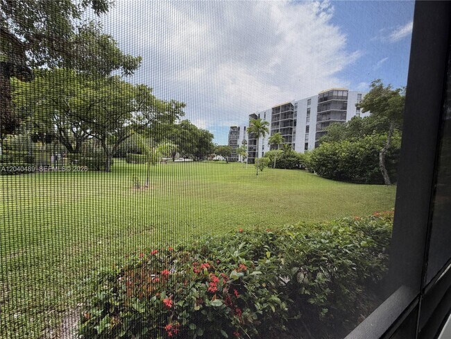 Foto del edificio - 20500 W Country Club Dr