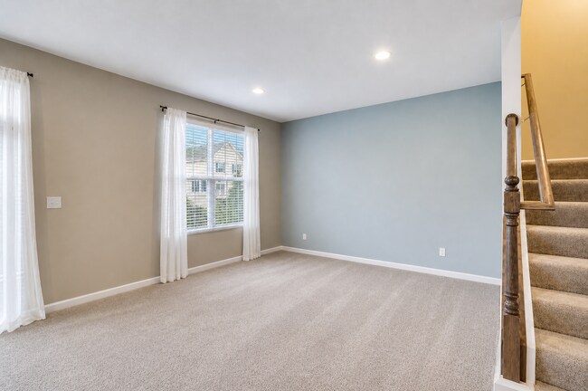 Foto del edificio - 410 Town Center Blvd