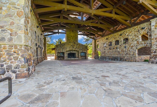Building Photo - 71 Aventura Pl