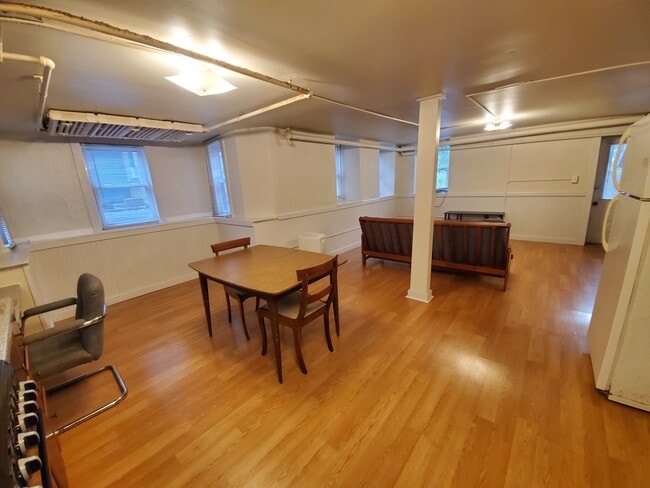 Building Photo - 105-107 N Quarry St