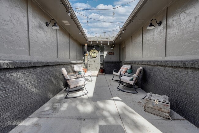 Building Photo - 4945 Brown Valley Ln