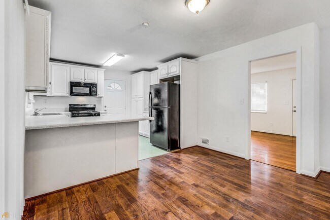 Foto del edificio - 2537 Bonnybrook Dr SW