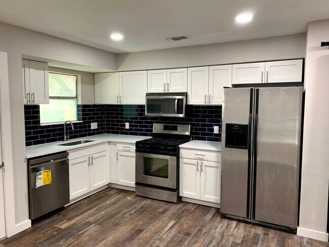 Newly Updated Kitchen - 10220 Rutland Vlg W