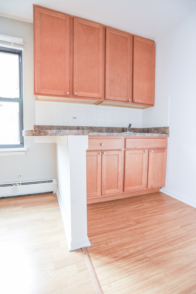 Building Photo - 455 W Briar Pl