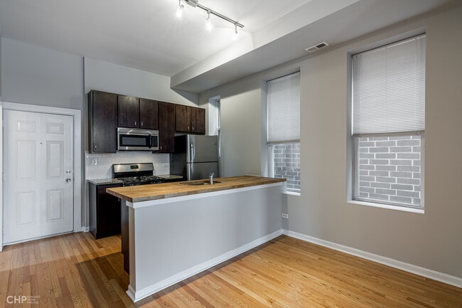 Building Photo - Huron 1347 W