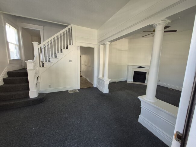 Foto del edificio - 635 S 39th St