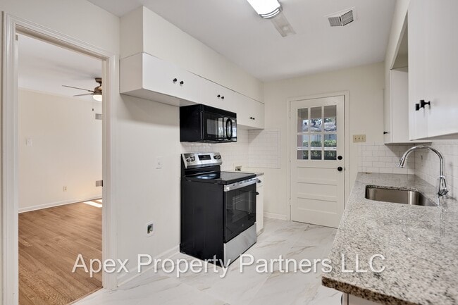 Building Photo - 5319 Chickasaw Rd