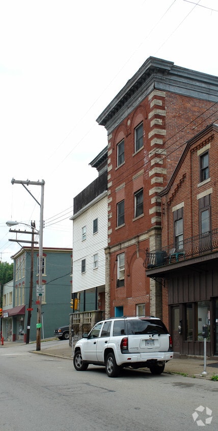 Building Photo - 601 Fallowfield Ave