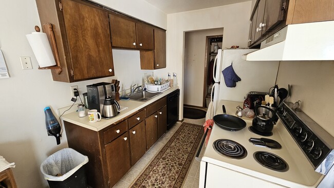 Building Photo - 812 9th Ave S