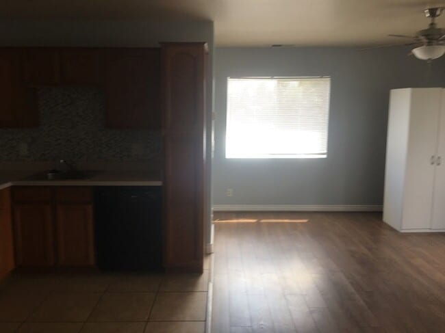 Building Photo - 1473 E Ivy Ln