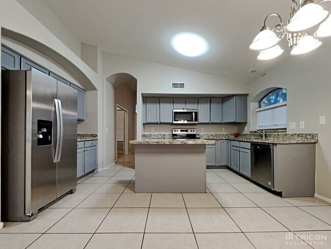 Foto del edificio - 1805 N 127th Dr