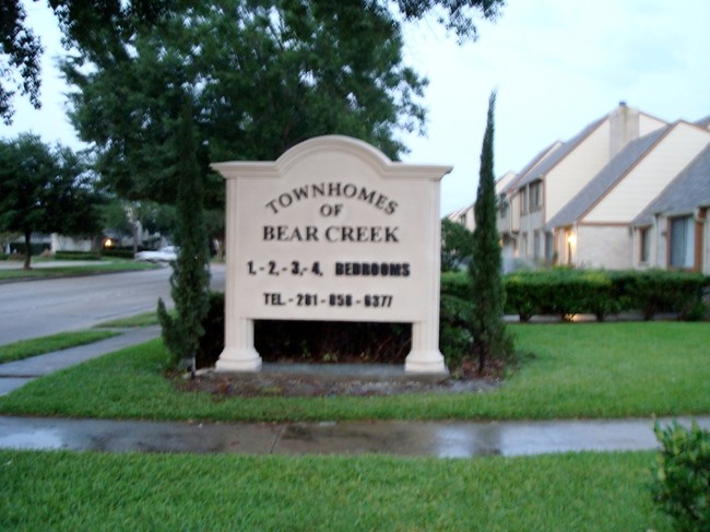 Building Photo - Townhomes of Bear Creek