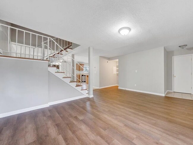 Foto del edificio - 1702 Elbert Dr