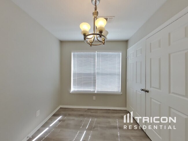 Building Photo - 1106 Castleman Dr