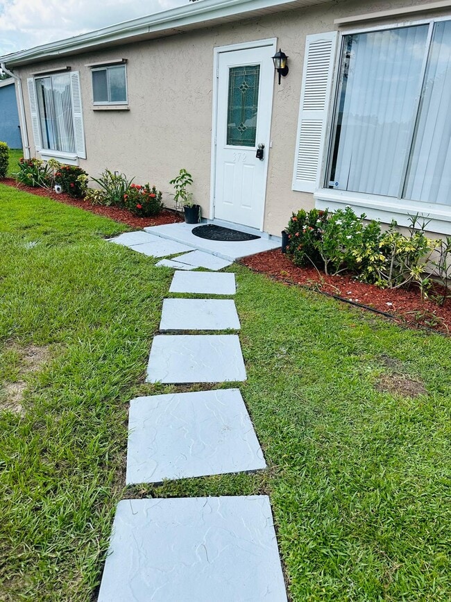 Foto del edificio - 372 SW Belmont Cir
