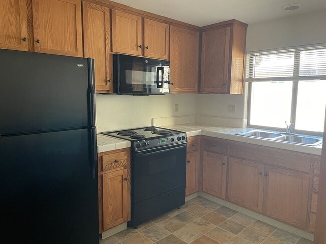 Building Photo - 301 7th St