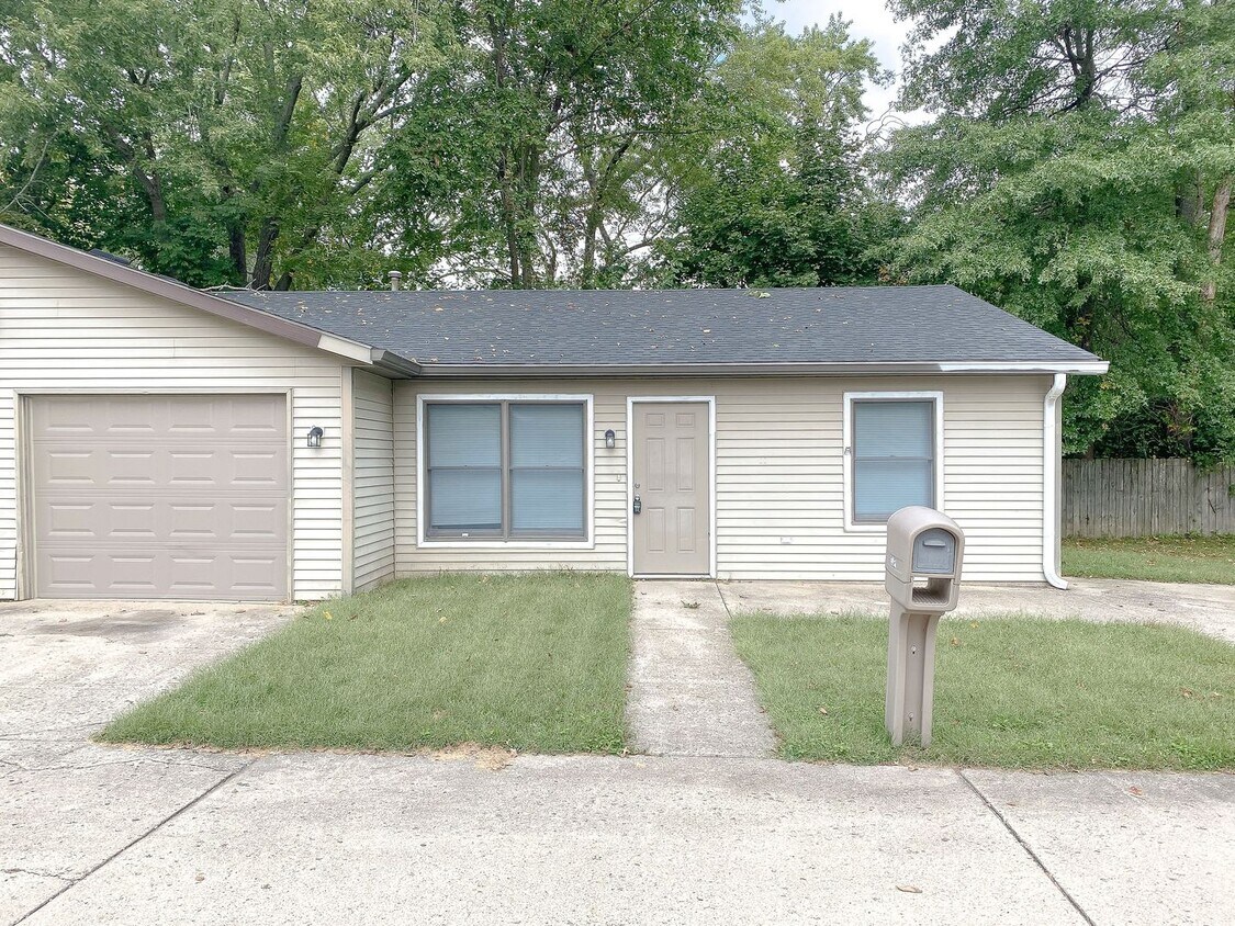 Foto principal - 2 bedroom 1 bath