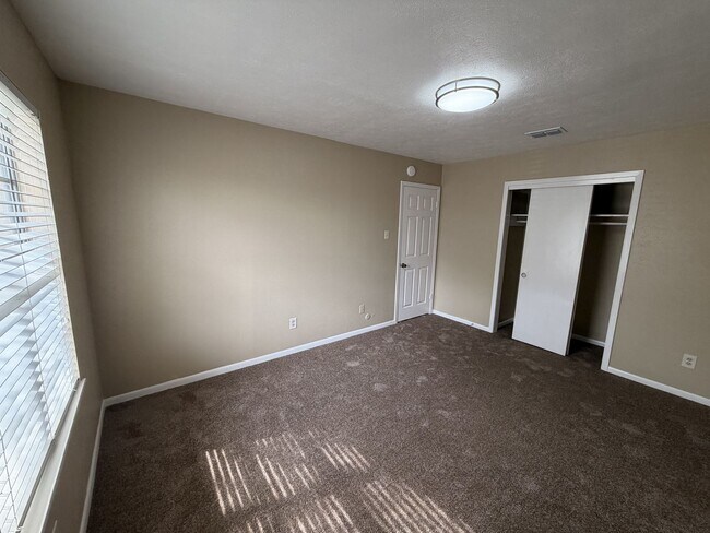 Foto del edificio - 5313 Carriage Ln