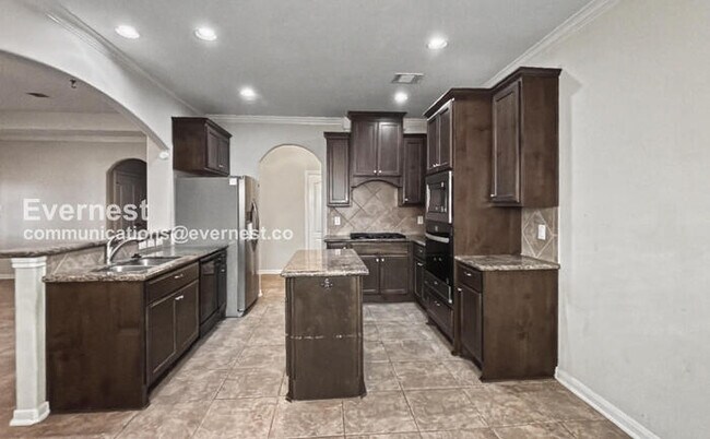 Foto del edificio - 3 Bed, 2 Bath Home with Fenced Yard & Garage / Pet-Friendly / Available Now!