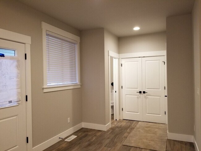 Foto del edificio - Mill Park Home - 3 bdrm, 2.5 bths, 1592 sq. ft.