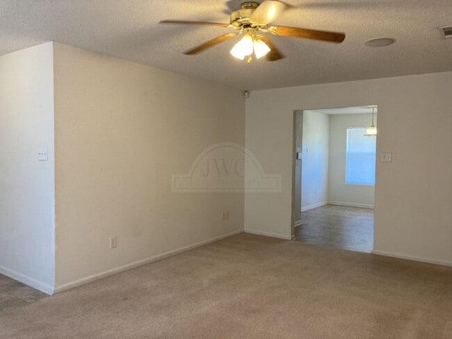 Building Photo - 4307 Windcrest Dr