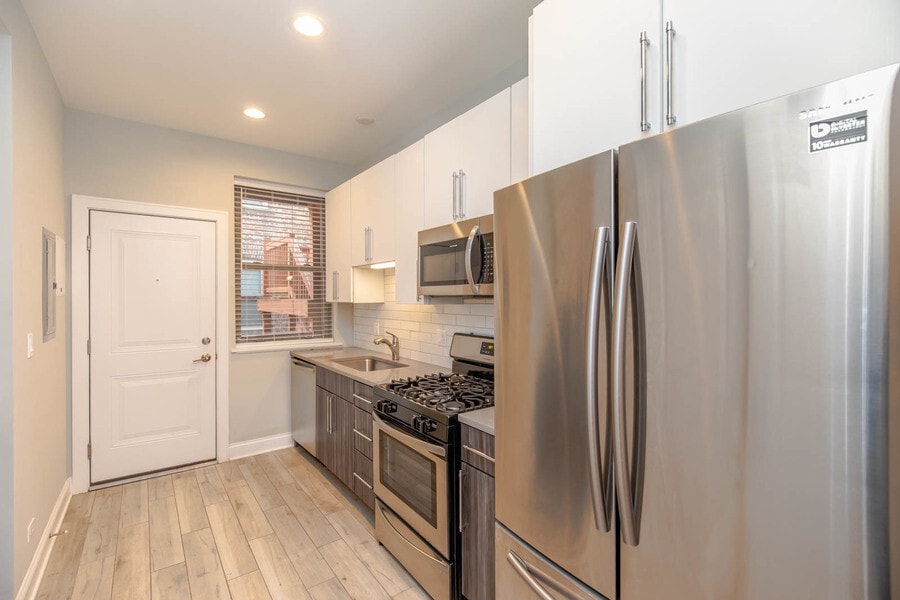 Foto principal - 637 E 49th St