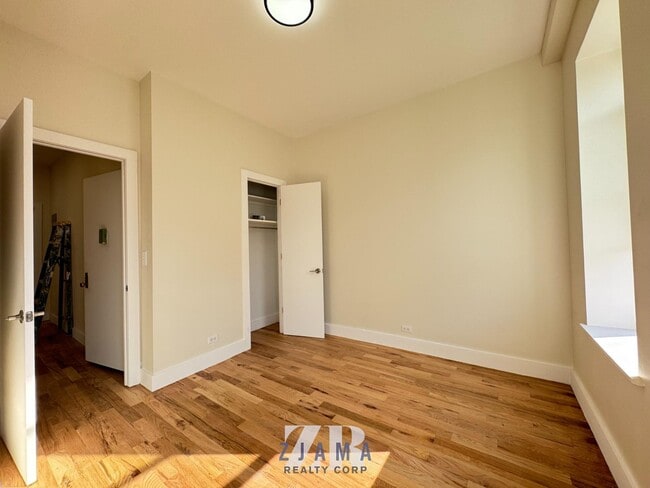 Foto del edificio - 735 Rogers Ave