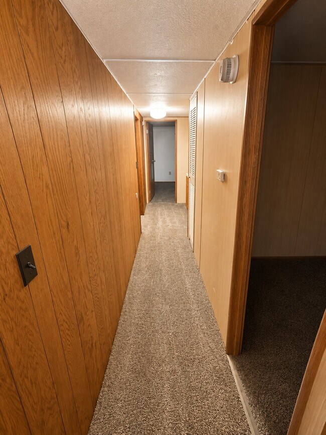 Foto del edificio - 4728 Ellsworth Ln