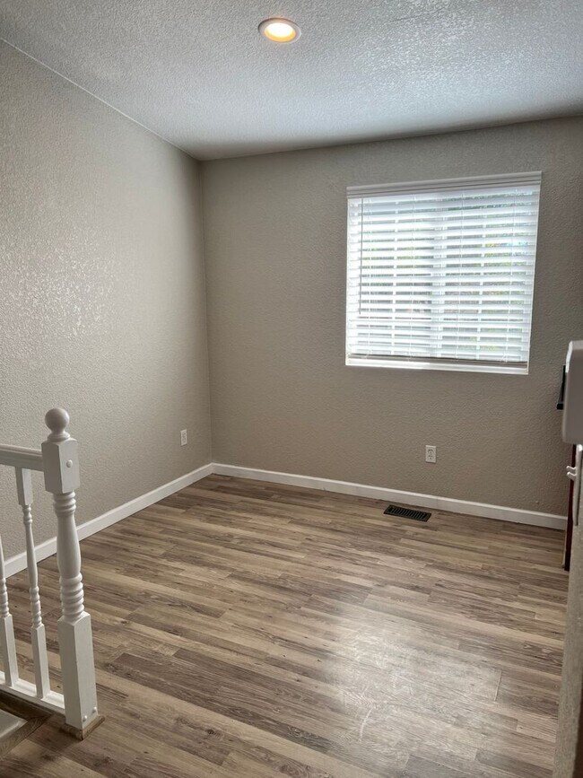 Foto del edificio - 3 Bed 1 Bath Home in Southeast Aurora