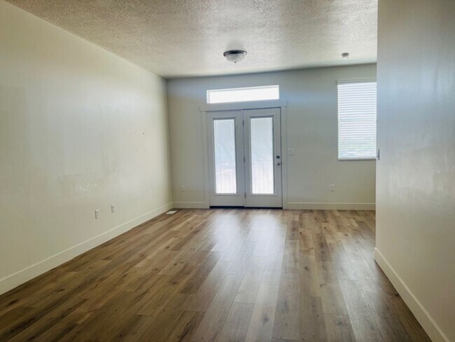 Building Photo - Beautiful townhome with 2 car deep garage ...
