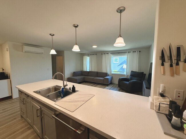 Foto del edificio - Rarely Available 2 bedroom 2 bath townhome in Koa Ridge