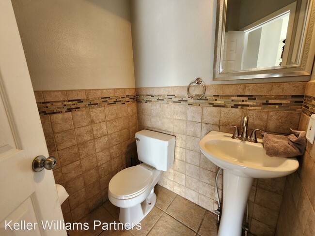 Building Photo - 3 br, 3 bath House - 1512 Coolcrest Dr