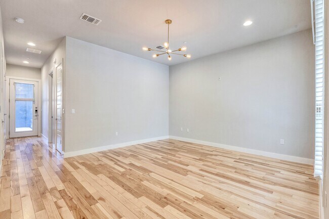 Building Photo - 2408 Sorin St