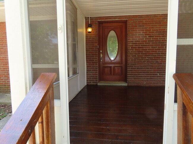 Foto del edificio - 298 Lafayette Rd