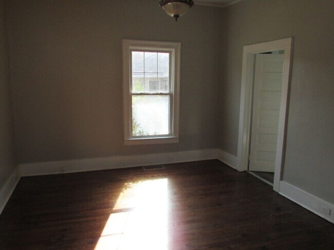 Building Photo - Charming Historic Home