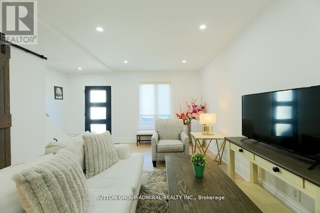 Photo du bâtiment - 70 Carlaw Ave