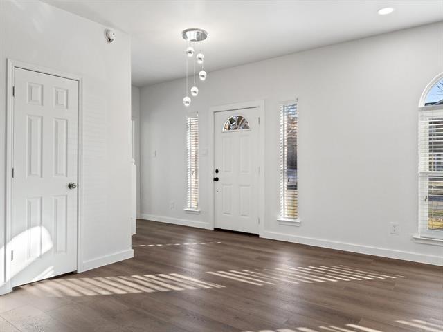 Foto del edificio - 2213 Loretta Ln